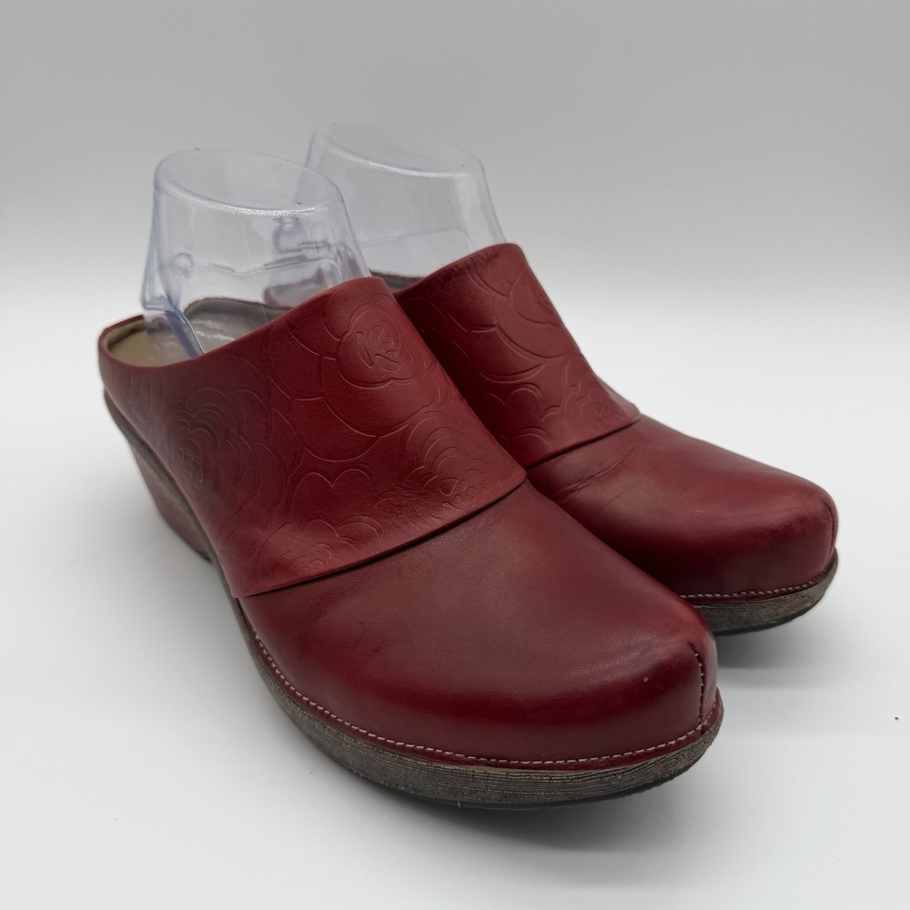 L'Artiste by Spring Step Women's Bande Leather Embossed Clogs Red 41 US 9.5-10